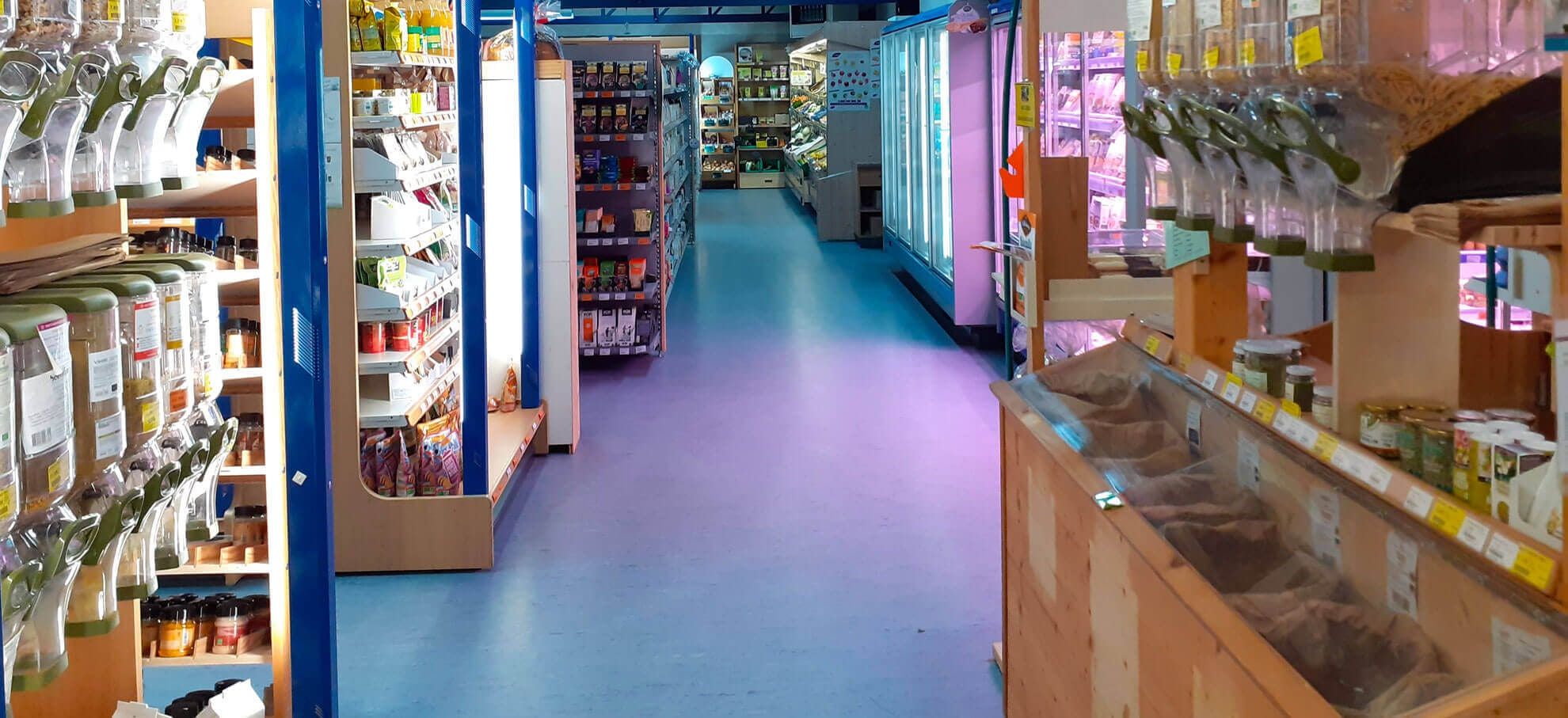 Allées et rayons du magasin bio Uni’vers Bio à Golbey