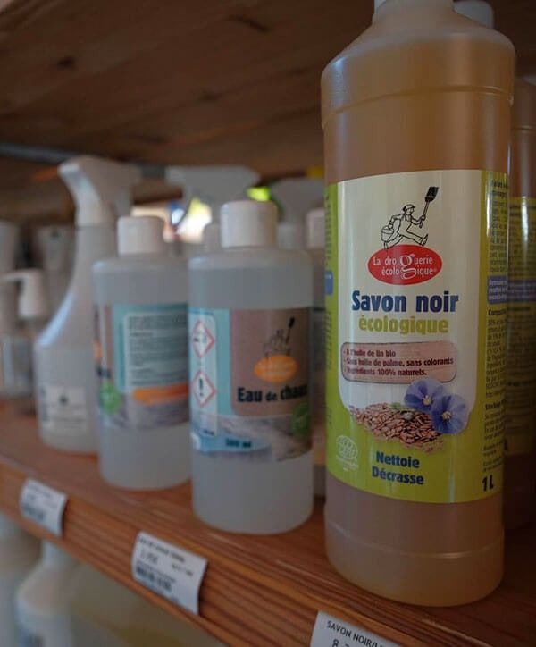 Savon noir et produits d’entretien écologiques